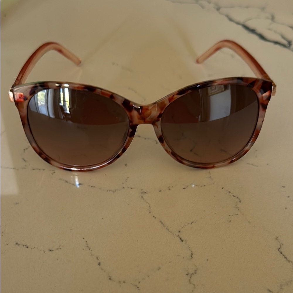 LOFT Outlet Women's Tortoiseshell Sunglasses OS NWOT - Picture 3 of 16
